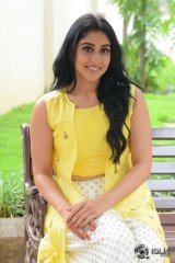 Regina Cassandra At Jyo Achyutananda Movie Success Meet